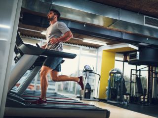 Edmonton gym asks treadmill runner to cover up - Canadian Running Magazine