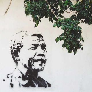 https://cdn2.psychologytoday.com/assets/styles/article_inline_half_caption/public/field_blog_entry_images/2023-12/a-street-art-piece-of-nelson-mandela-who-most-people-wrongfully-thought-of-as-having-died-in-prison-1x1.jpg?itok=4qwwIcxG