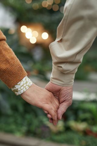 Platonic Life Partnerships: Challenging Societal Norms | Psychology Today
