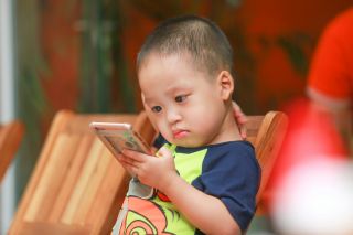 Don't Let Technology Raise Your Child | Psychology Today New Zealand
