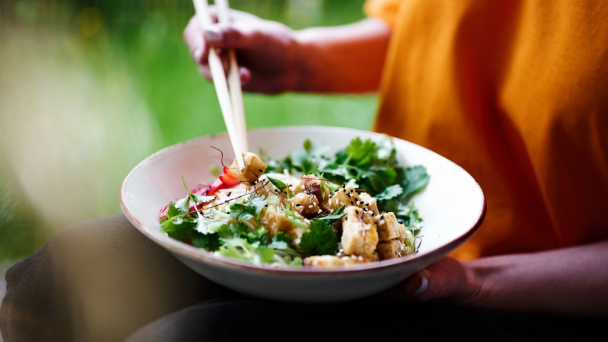 psychologytoday.com - Karen E.  Todd RD, CSCS, EP-C, CISSN - Not All 'Plant-Based' Diets Are Equal for Brain Health