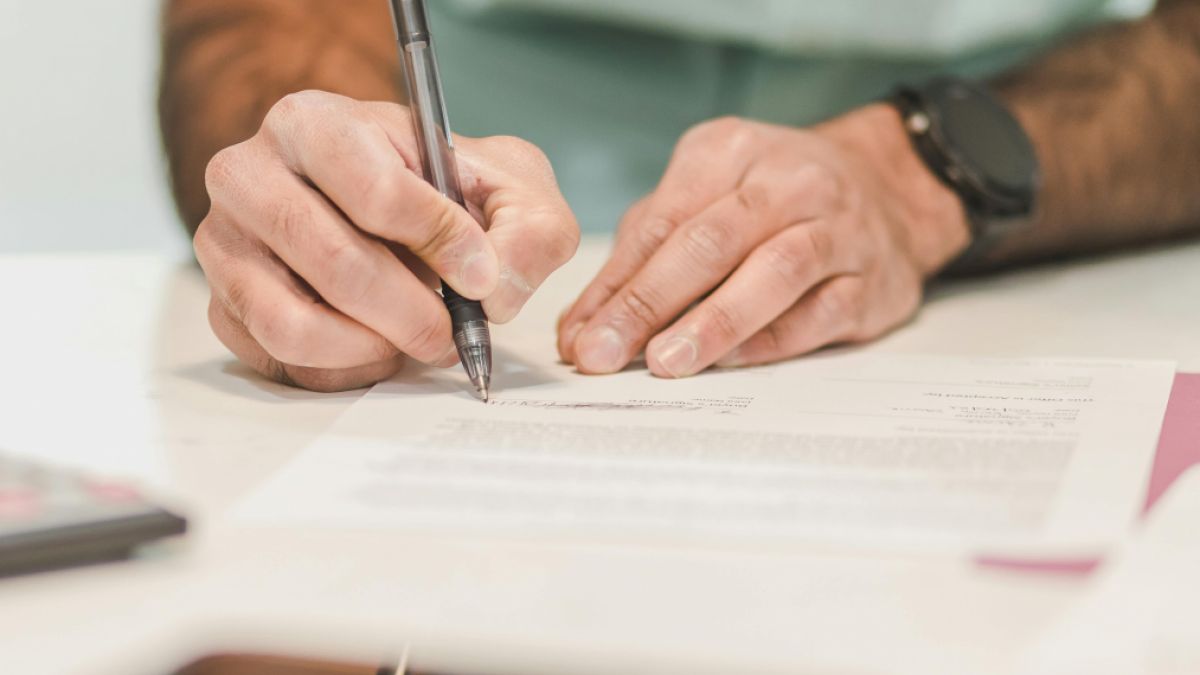 psychologytoday.com - Eliezer Sobel - On the Myths of Publishing: A Writer's Lament