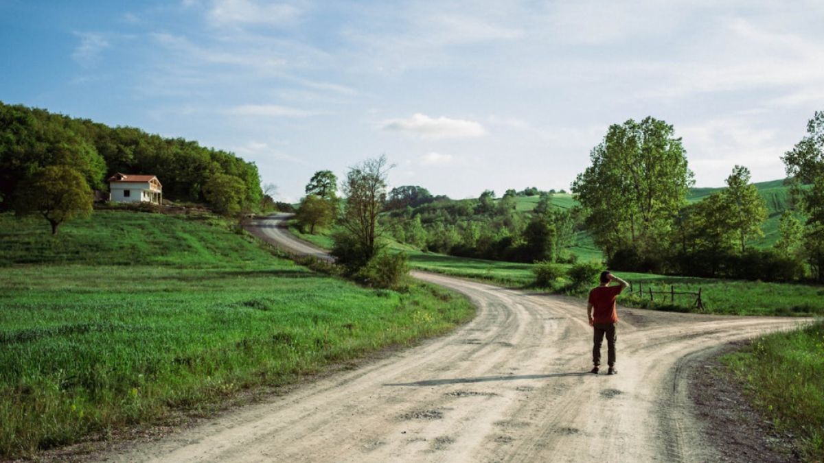 psychologytoday.com - George Michelsen Foy - The Fork in the Road: Jobs for AI-or for People?