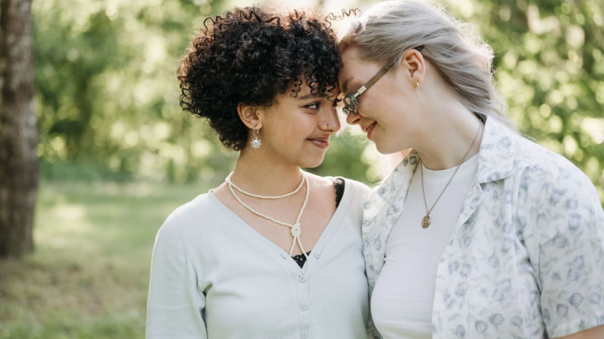 psychologytoday.com - Sari Cooper, CST, LCSW - Can Smutty TV Change Relationship Expectations?