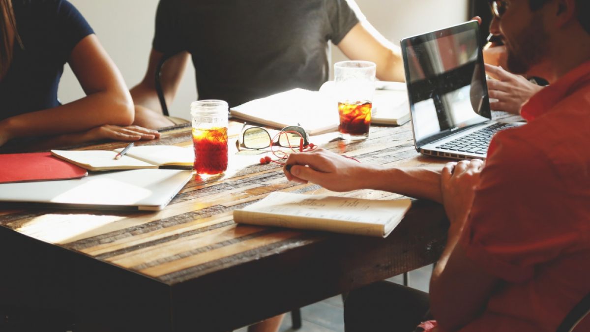 psychologytoday.com - Michael Hogan Ph.D. - Does AI Make Teams Better at Working Together?