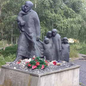 Korczak monument in a Warsaw cemetery, by Mieczysław Smorczewski