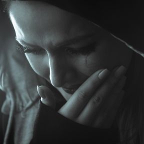 https://pixabay.com/photos/girl-cry-tear-night-dark-woman-4574128/