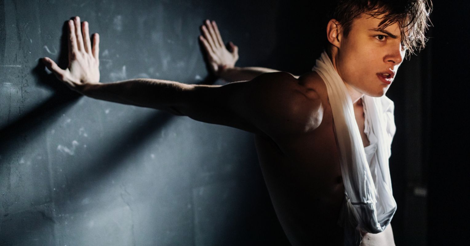 7 Reasons You Fall for Emotionally Unavailable Men