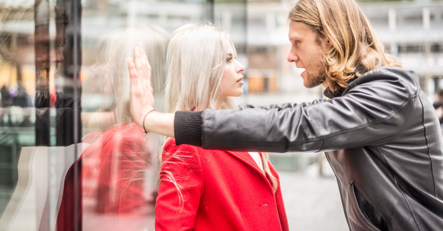 8 Signs That Someone Is in a Relationship With a Gaslighter