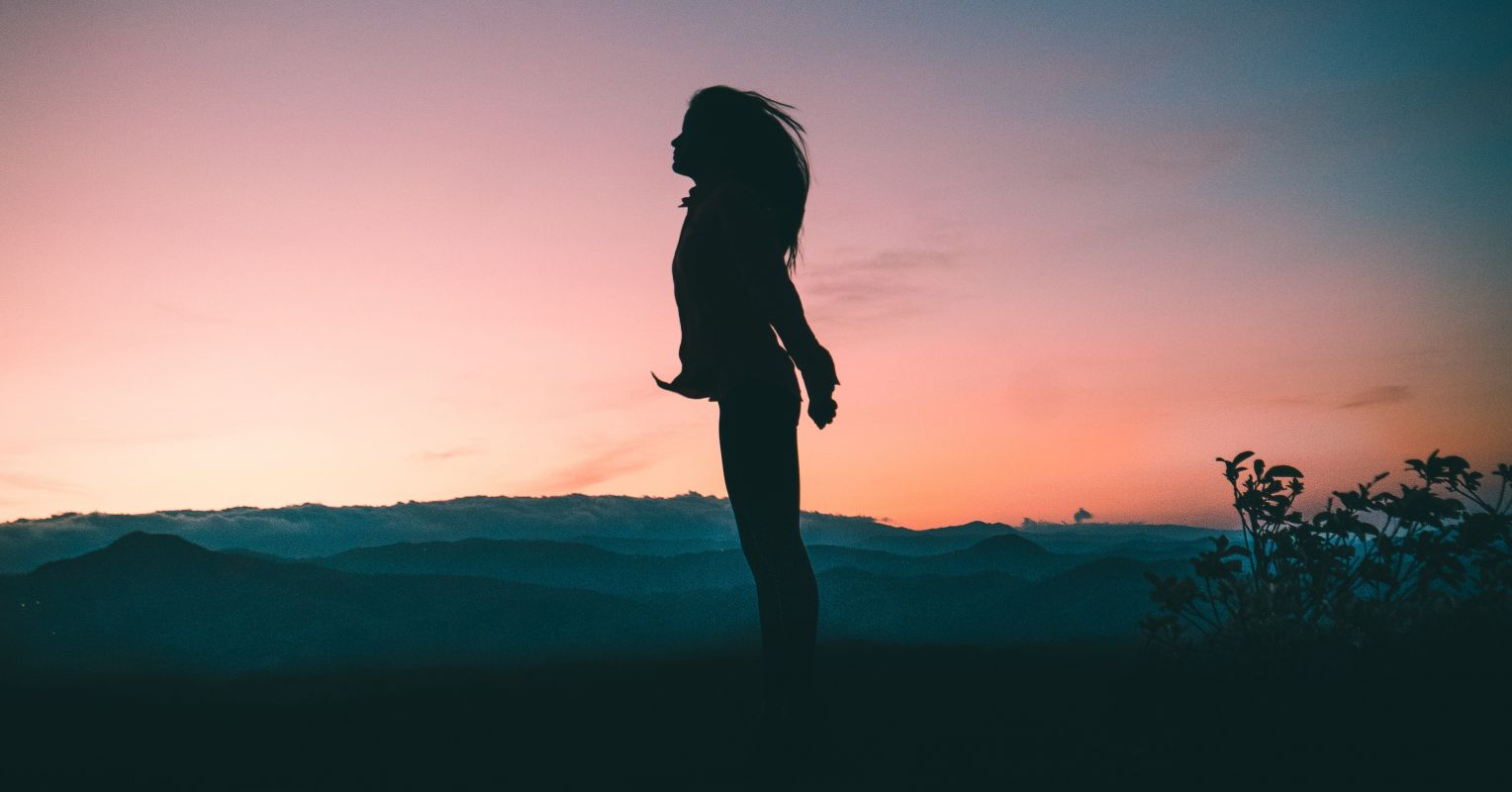 A person standing on top of a hill at sunset photo – Free Cape town Image  on Unsplash