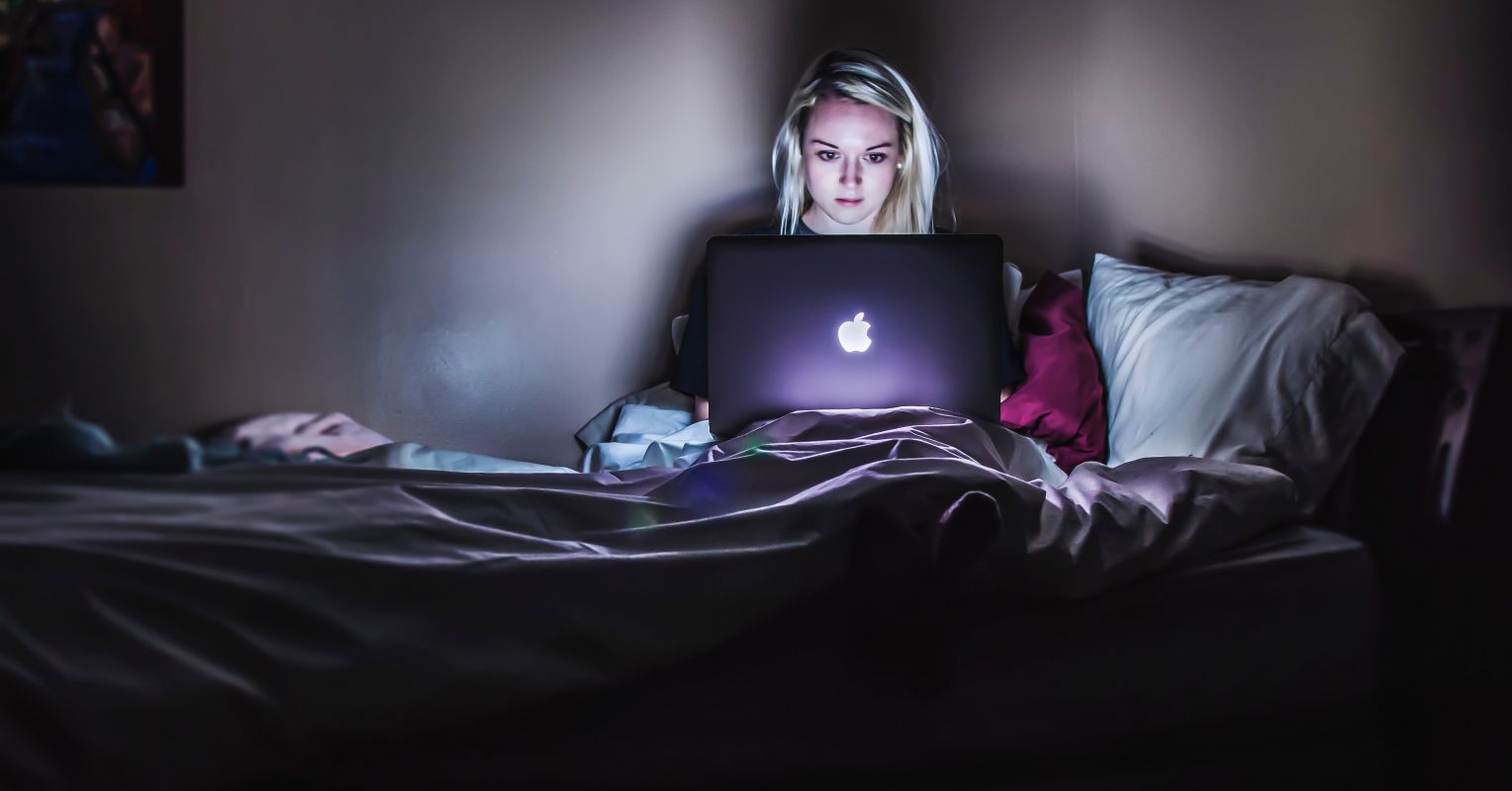 The Problem with Shopping for Relationships Online - PsychAlive