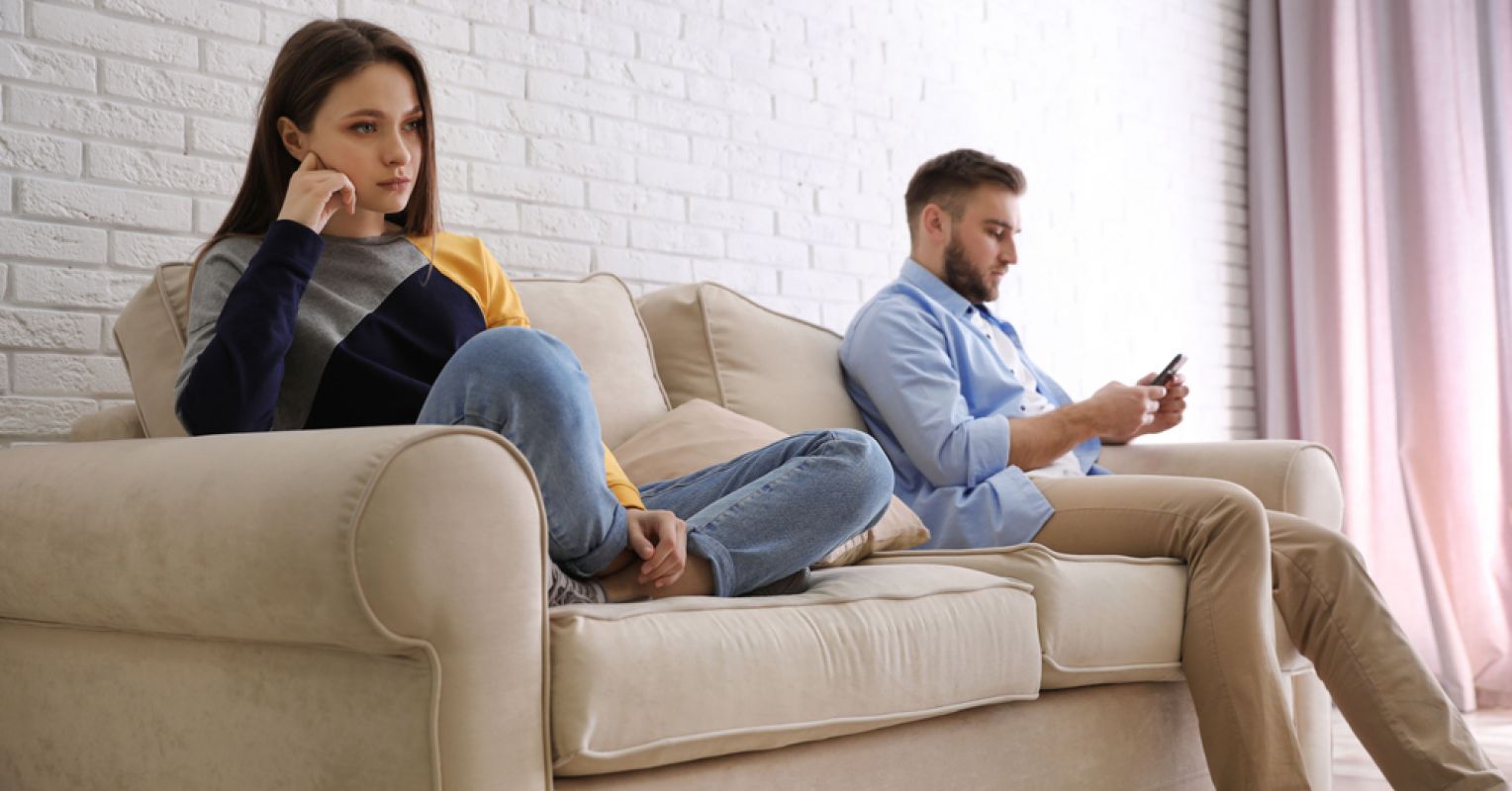 Am I on My Phone to Avoid Conflict With My Partner? - Psychology Today