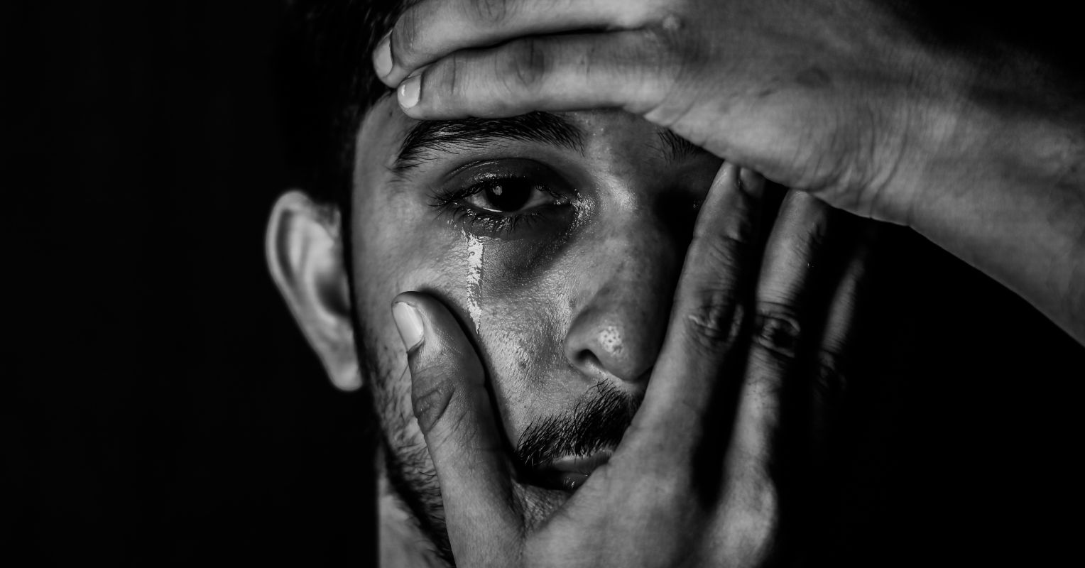 Exposure to women's tears decreases aggression in men •