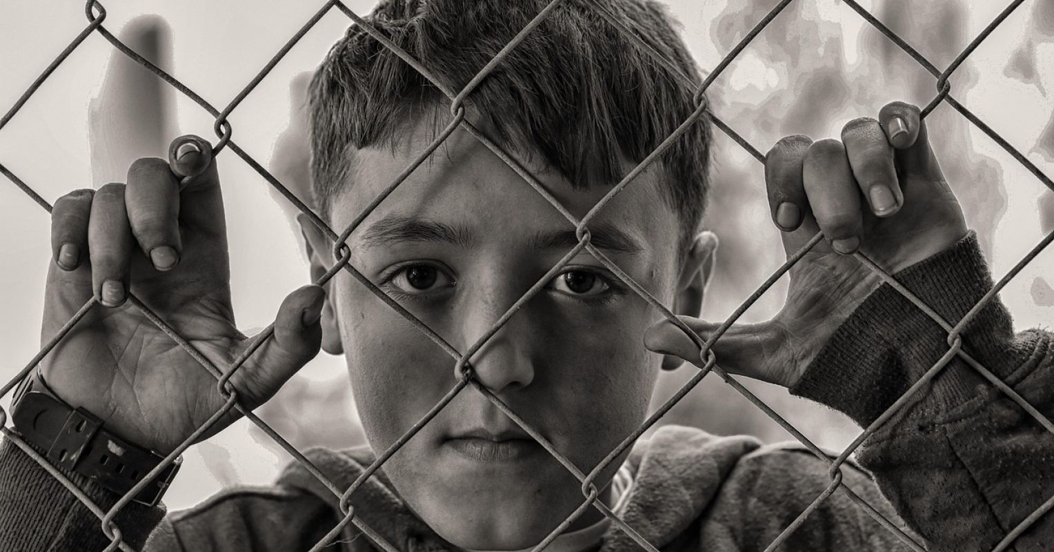 Childhood Patterns That Fuel Enmeshment and Perfectionism
