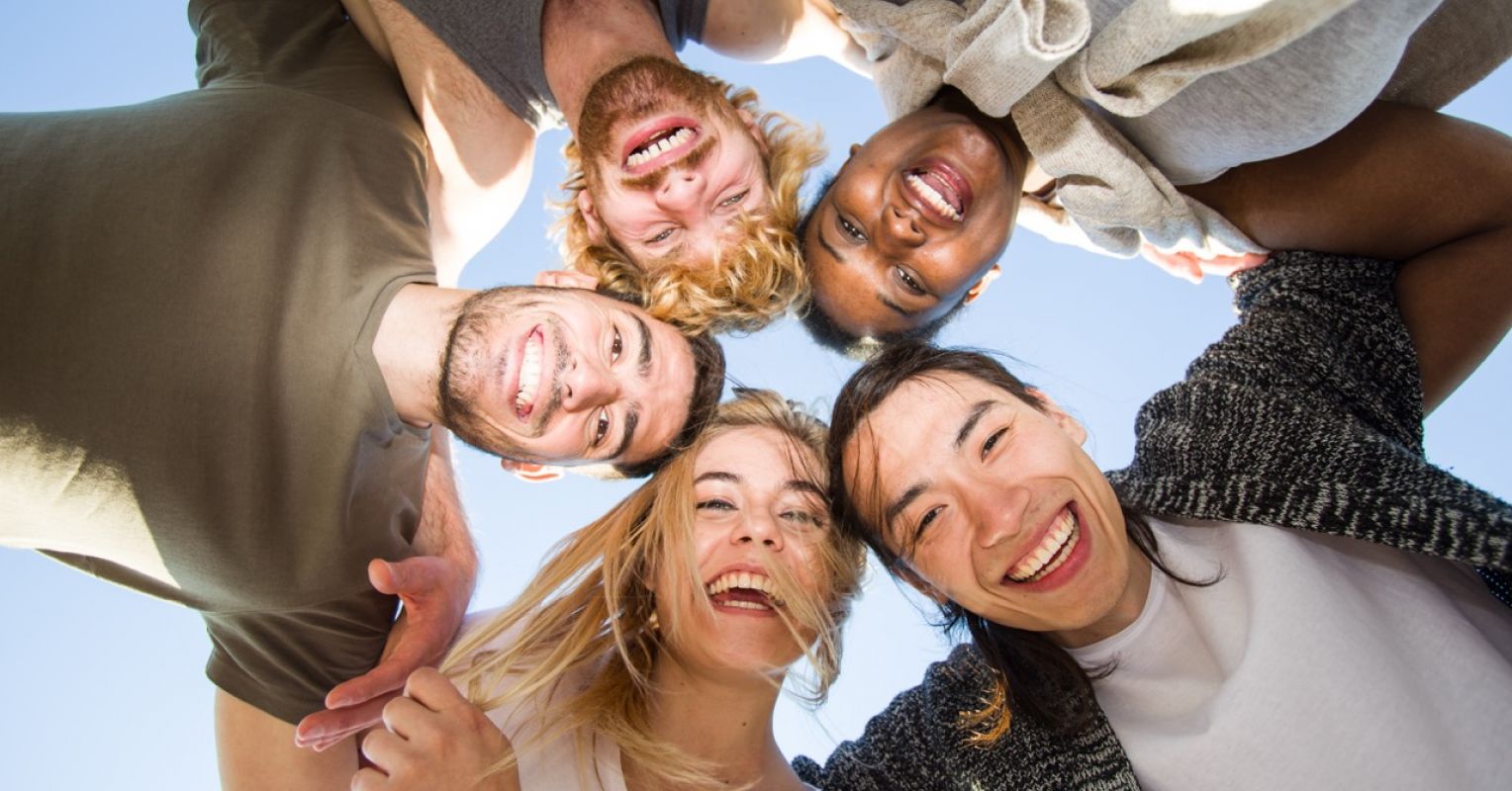 How Social Encounters Prime the Brain to Remember