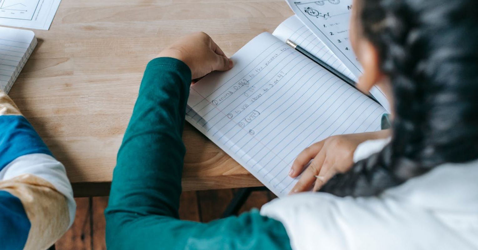 Tech Tools for Spelling May Stunt Children's Literacy Growth