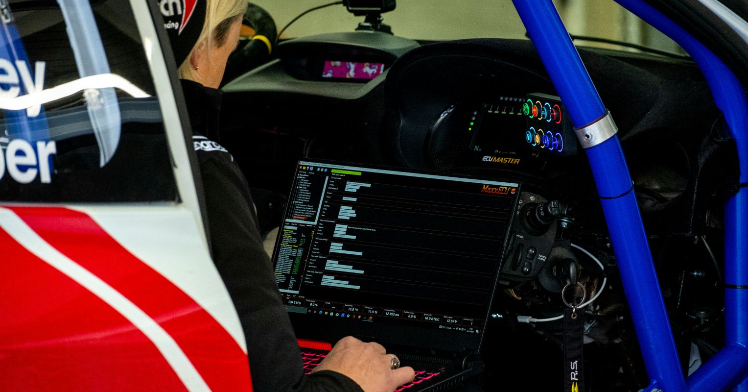 Silicon Teammates: How Human-AI Teams Make Hard Decisions