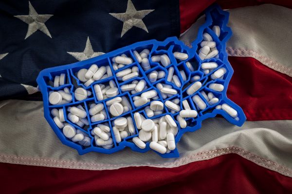 American map covered with opioid painkillers like oxycodone and hydrocodone.