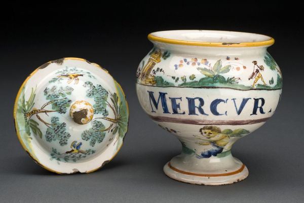 Italian decorative jar for mercury pills 1731-1770