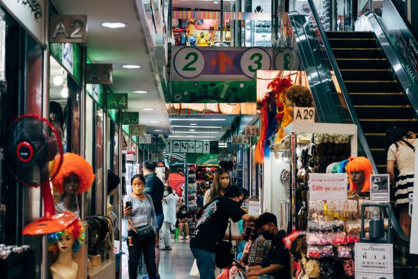 Resale settings shape perception: the same product feels different in a crowded market than in a curated boutique.