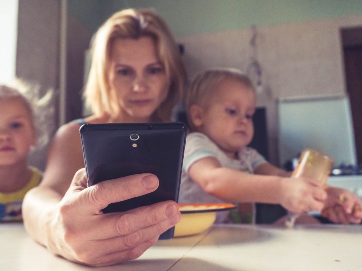 3 Reasons to Address Your Parental Phone Obsession | Psychology Today